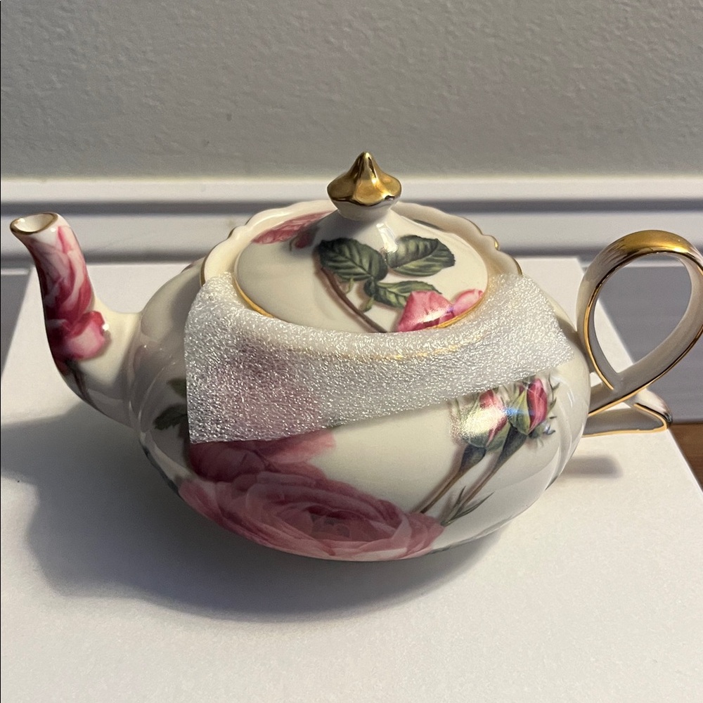 Floral Teapot and Cup with Gold Accents - Picture 4 of 5
